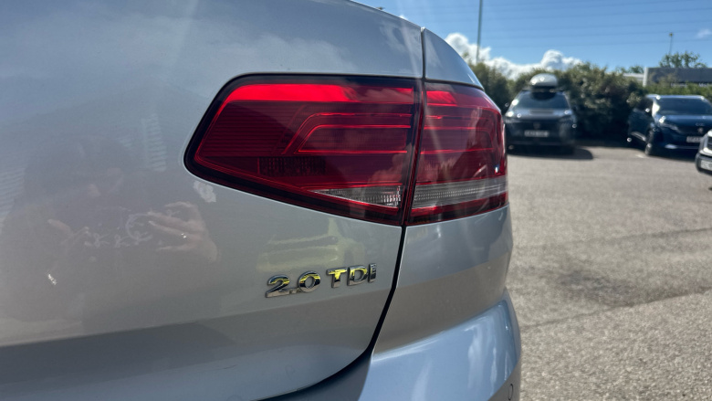 Volkswagen Passat 2.0 TDI R-Line 4dr DSG [Panoramic Roof] Diesel Saloon